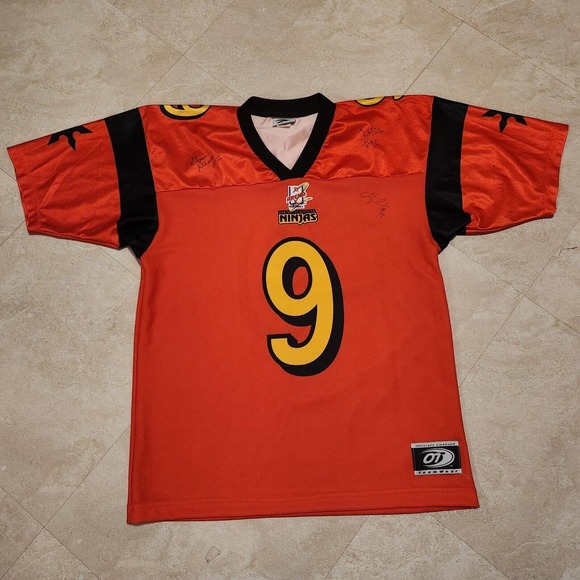 VTG New Haven Ninjas Arena Football TEAM SIGNED AUTOGRAPHED Jersey - Picture 2 of 16